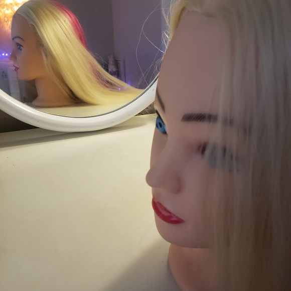 💖 Accessorizing Girls Mannequin Head | PRE-LOVED 🌈 - Picture 5 of 7